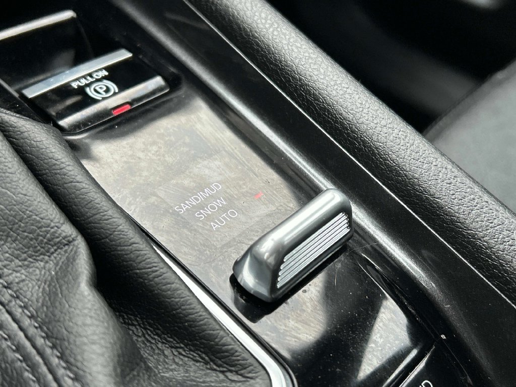 Used 2023 Gray Jeep Latitude Lux image 26