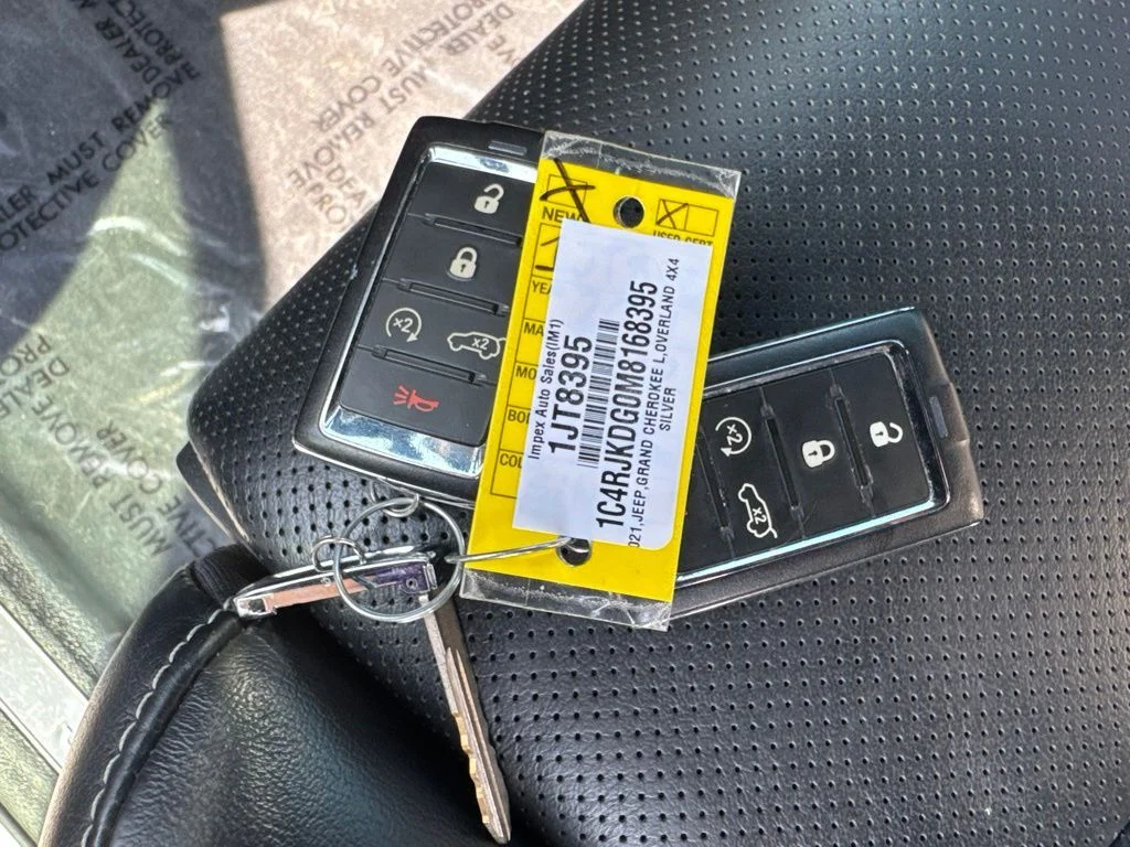 Used 2021 Silver Jeep Overland image 9
