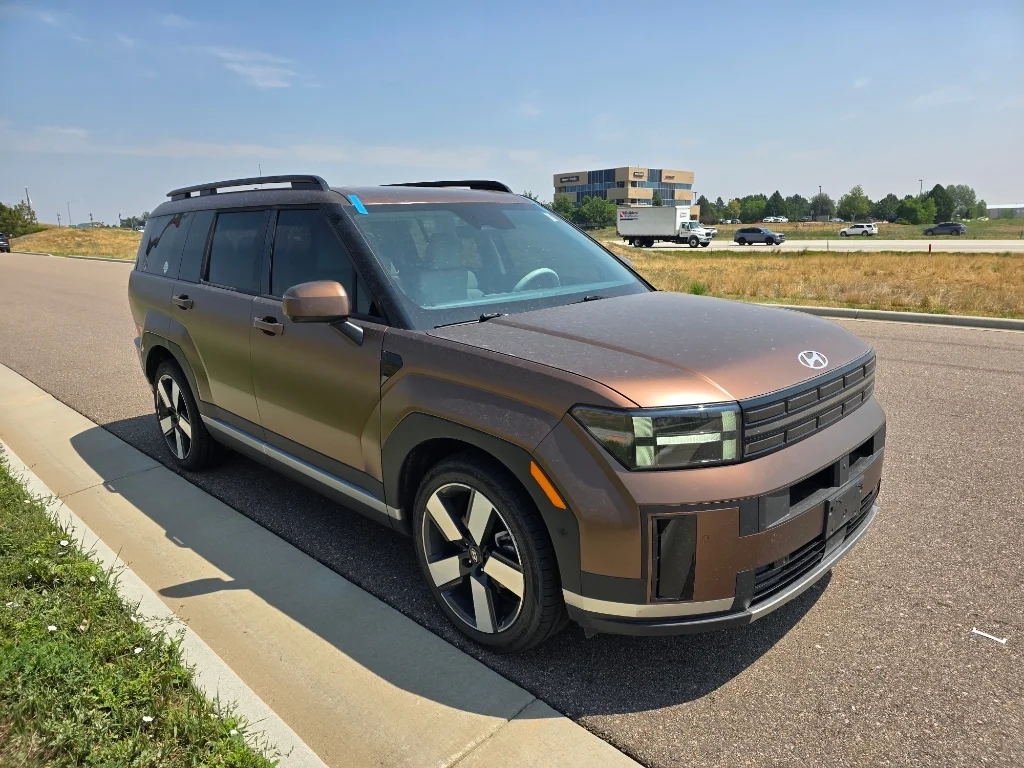 Used 2025 Earthy Brass Matte Hyundai Limited image 7