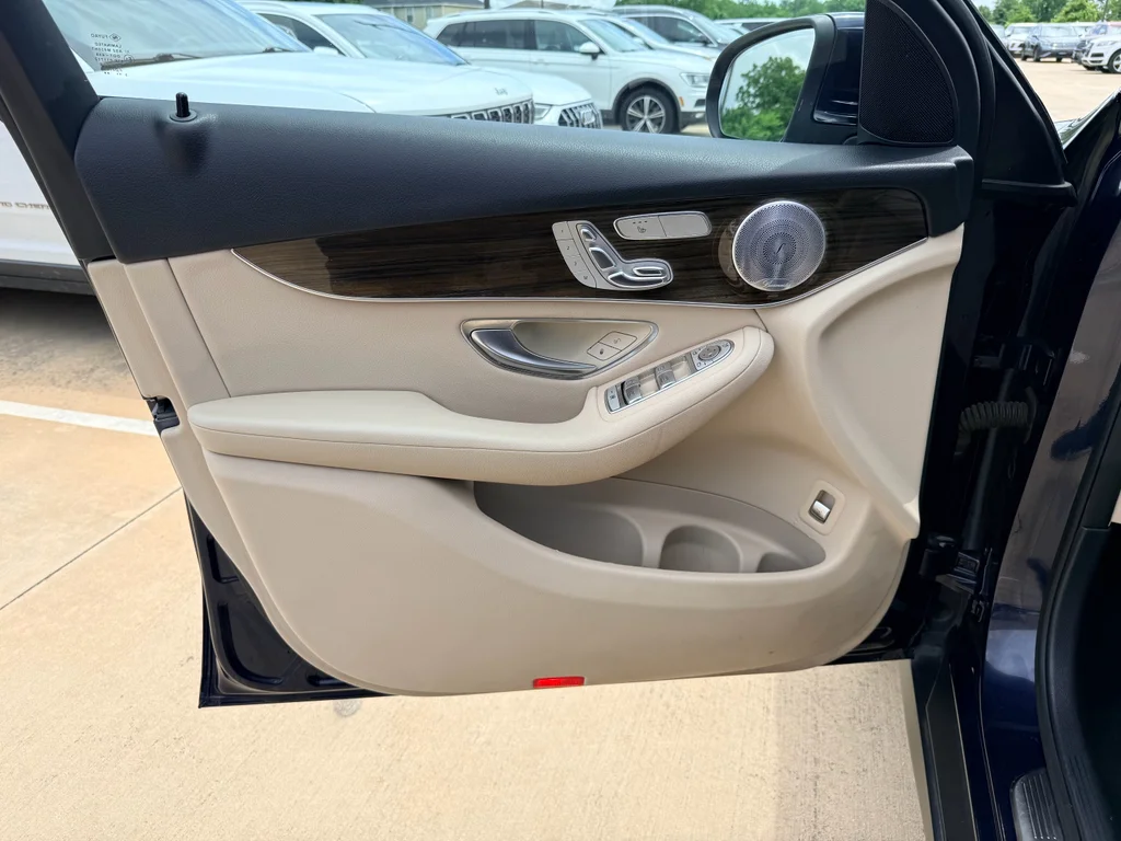 Used 2016 Lunar Blue Metallic Mercedes-Benz 300 image 10