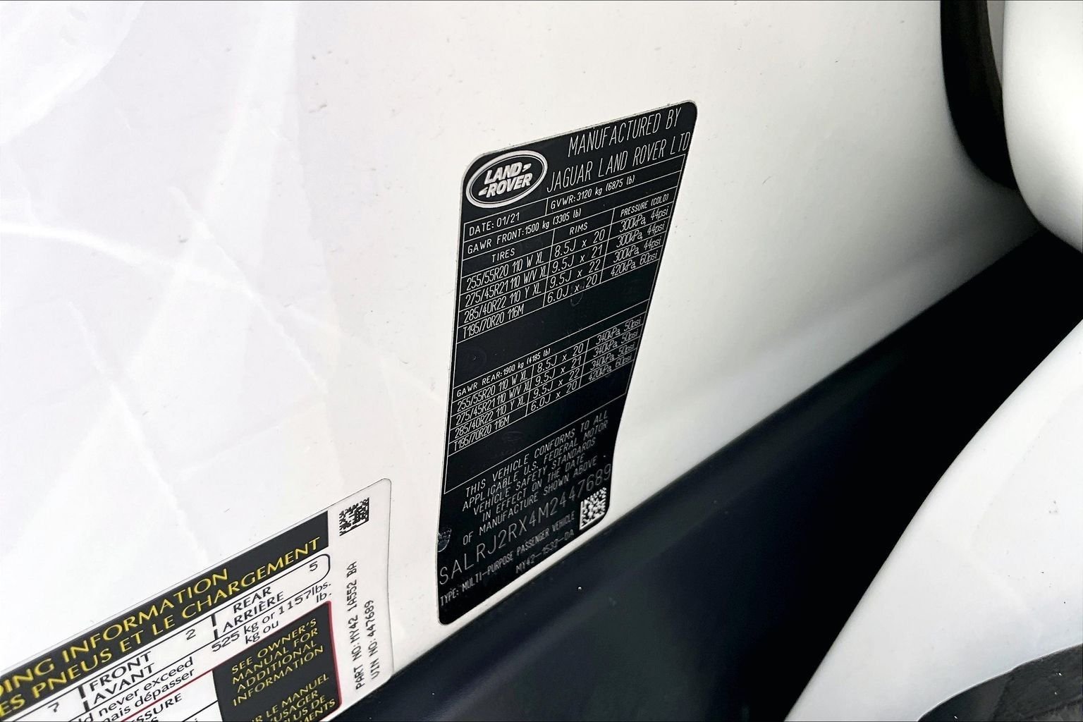 Used 2021 White Land Rover S image 32