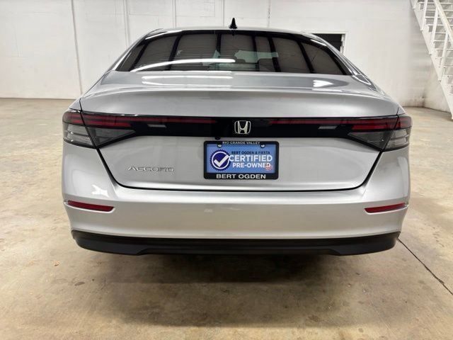 Used 2025  Honda SE image 6