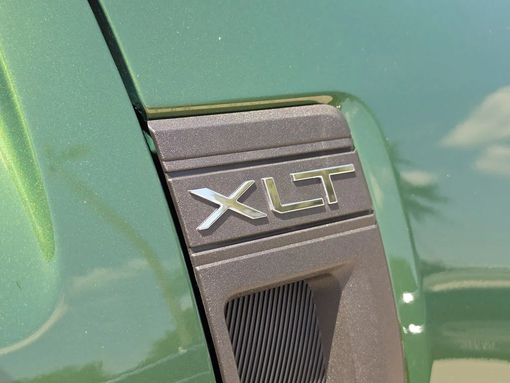 Used 2025 Green Ford XLT image 10