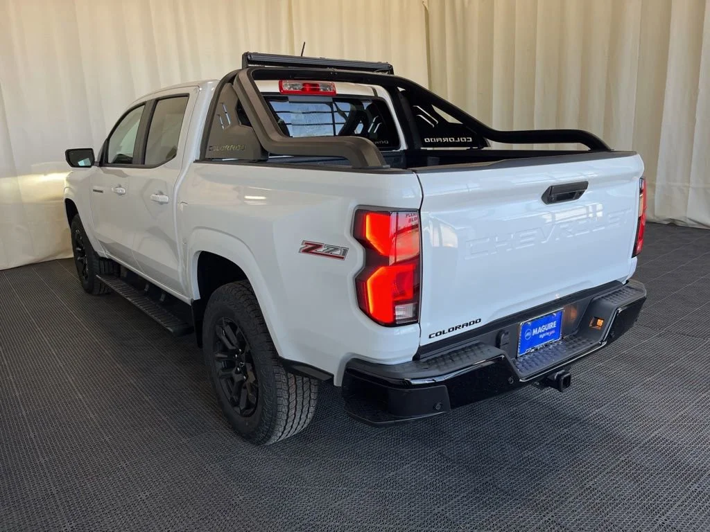 New 2026 Summit White Chevrolet Z71 image 25