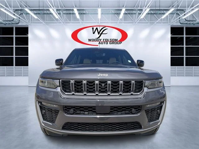 New 2026 Baltic Gray Metallic Clear-Coat Exterior Paint Jeep Limited image 8