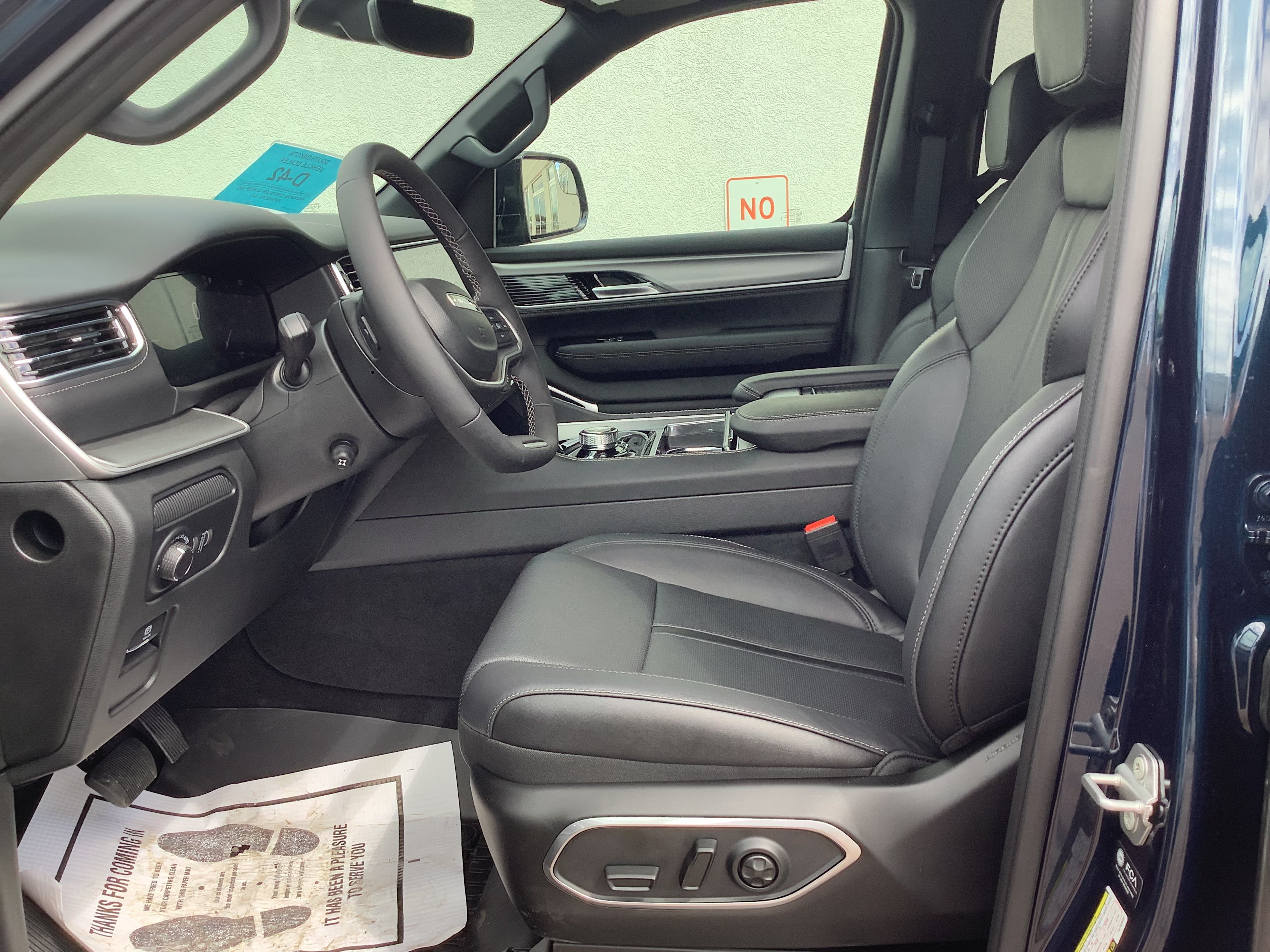 New 2026 Fathom Blue Pearl-Coat Exterior Paint (Late Availability) Jeep Limited Reserve image 15