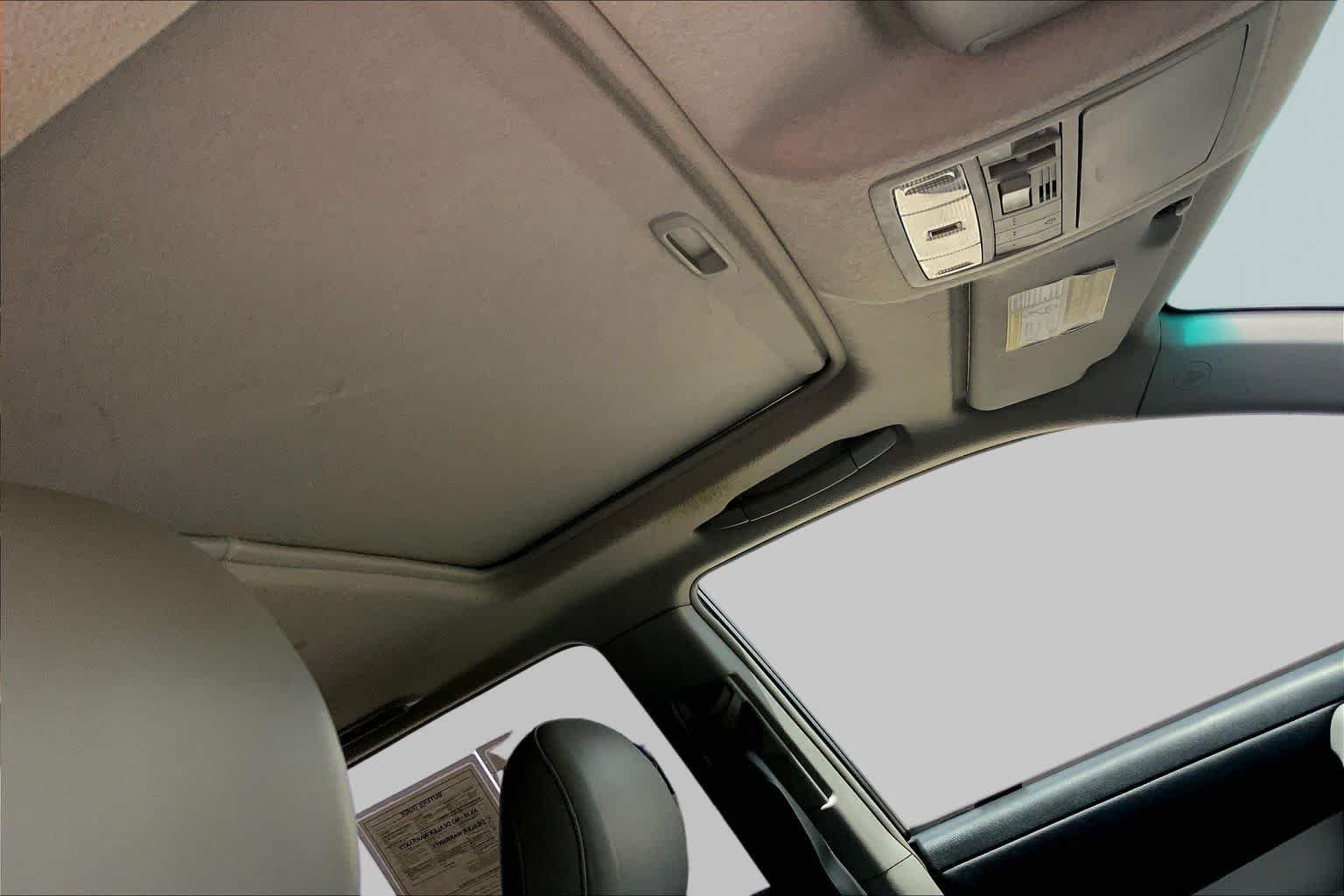 Used 2010 Waveline Pearl Toyota Limited image 13