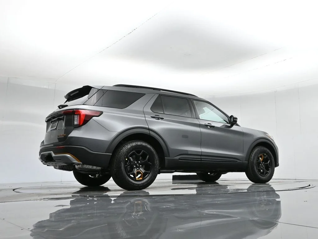 New 2026 Carbonized Gray Metallic Ford Tremor image 55