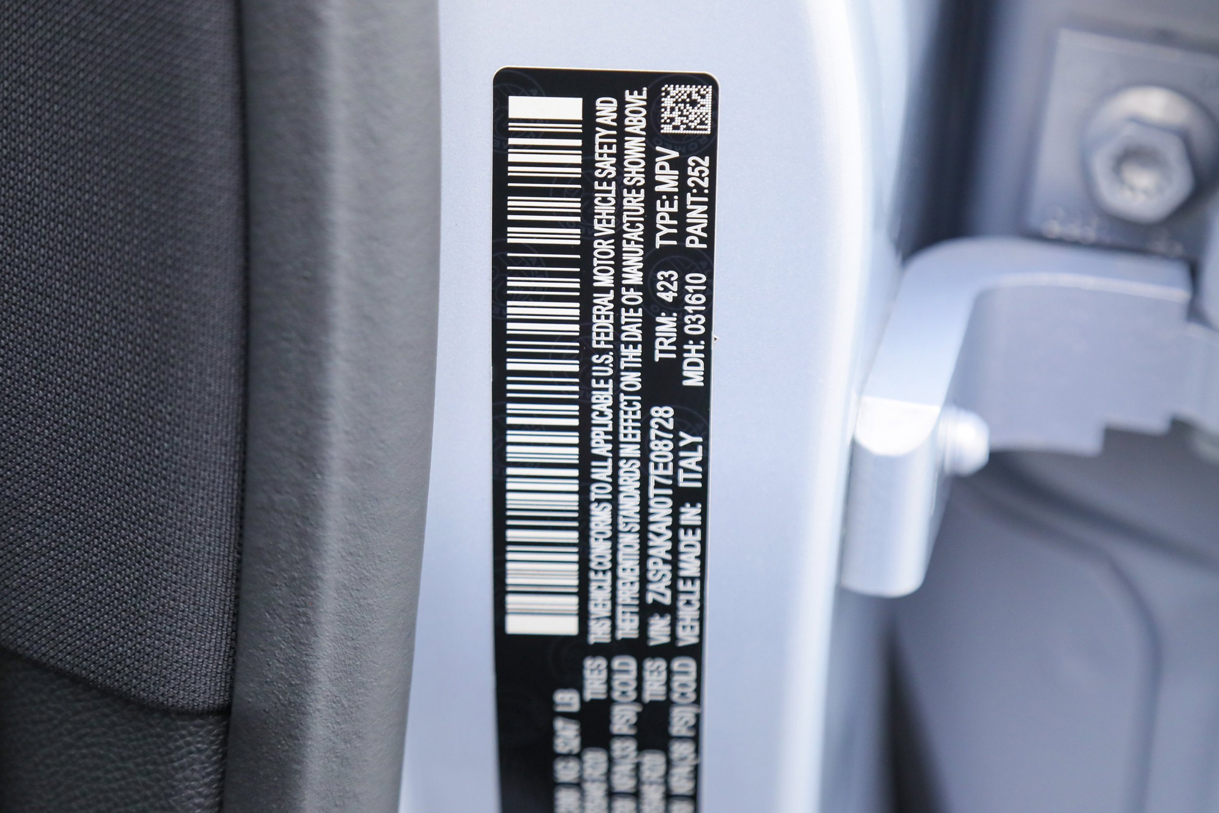 New 2026 Moonlight Gray Metallic Exterior Paint Alfa Romeo  image 21