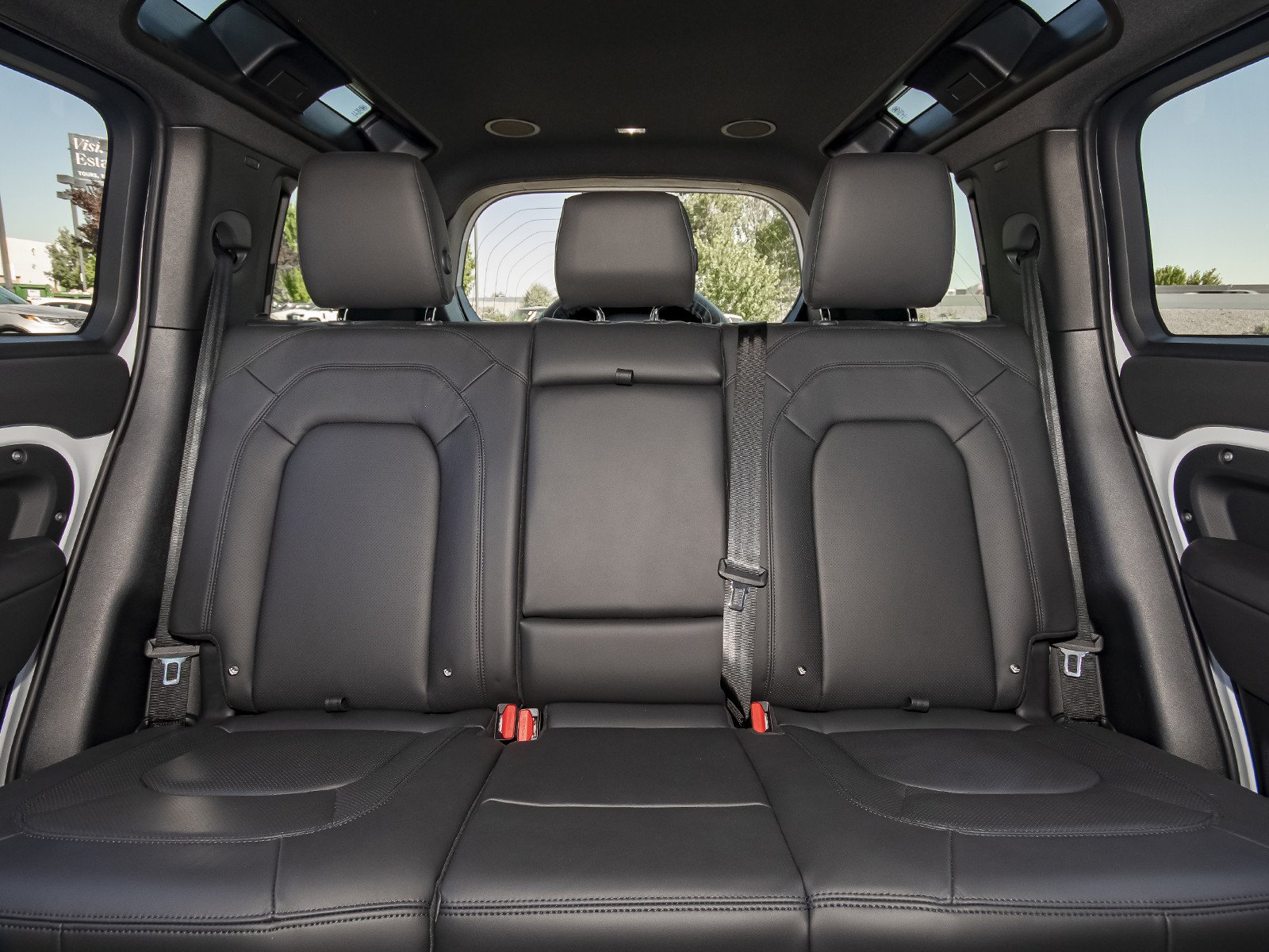 New 2026 Fuji White Land Rover X-Dynamic SE image 46