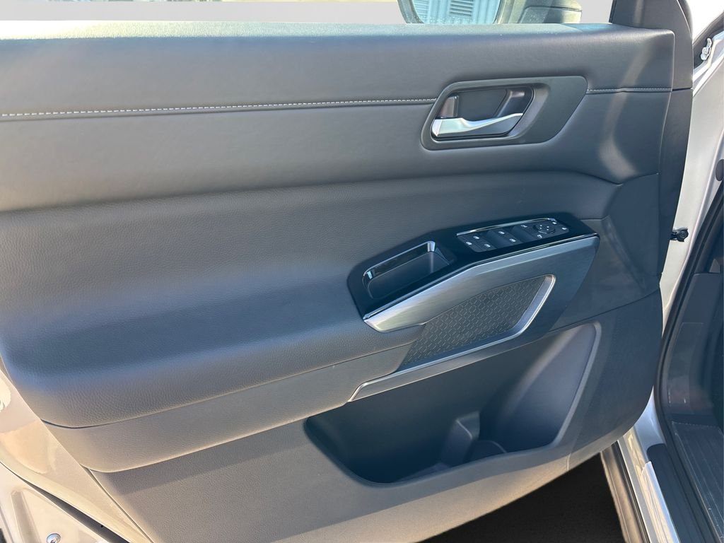 2025 Nissan Pathfinder SL - Photo 19