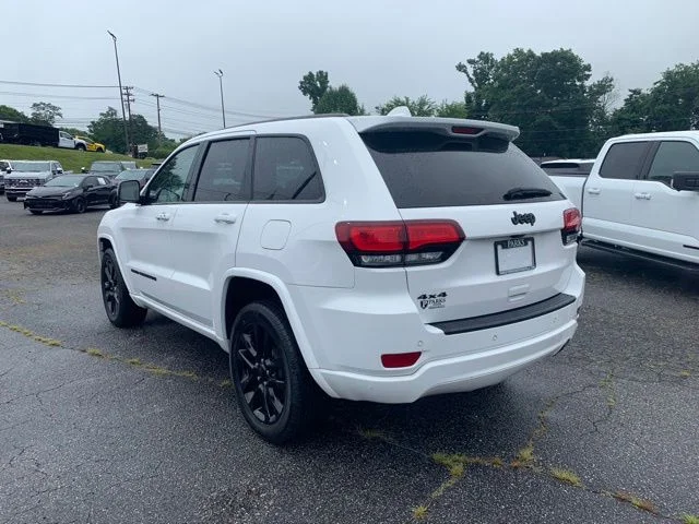 Used 2022 White Jeep Laredo X image 6