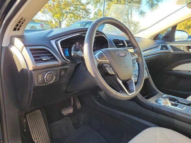 Used 2020 Black Metallic Ford SE image 10