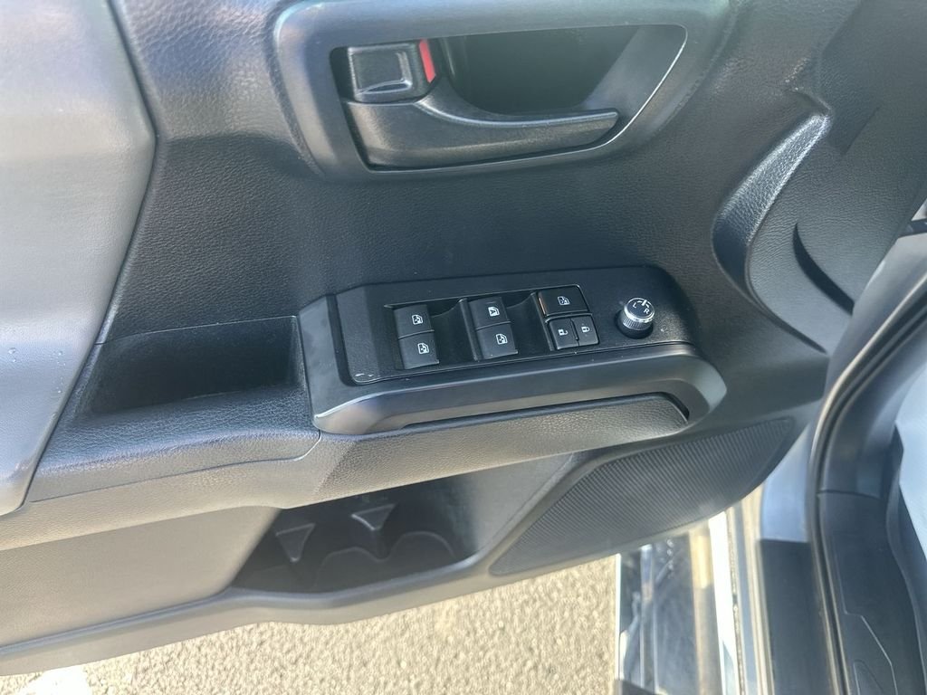 Used 2018 Silver Toyota SR image 19