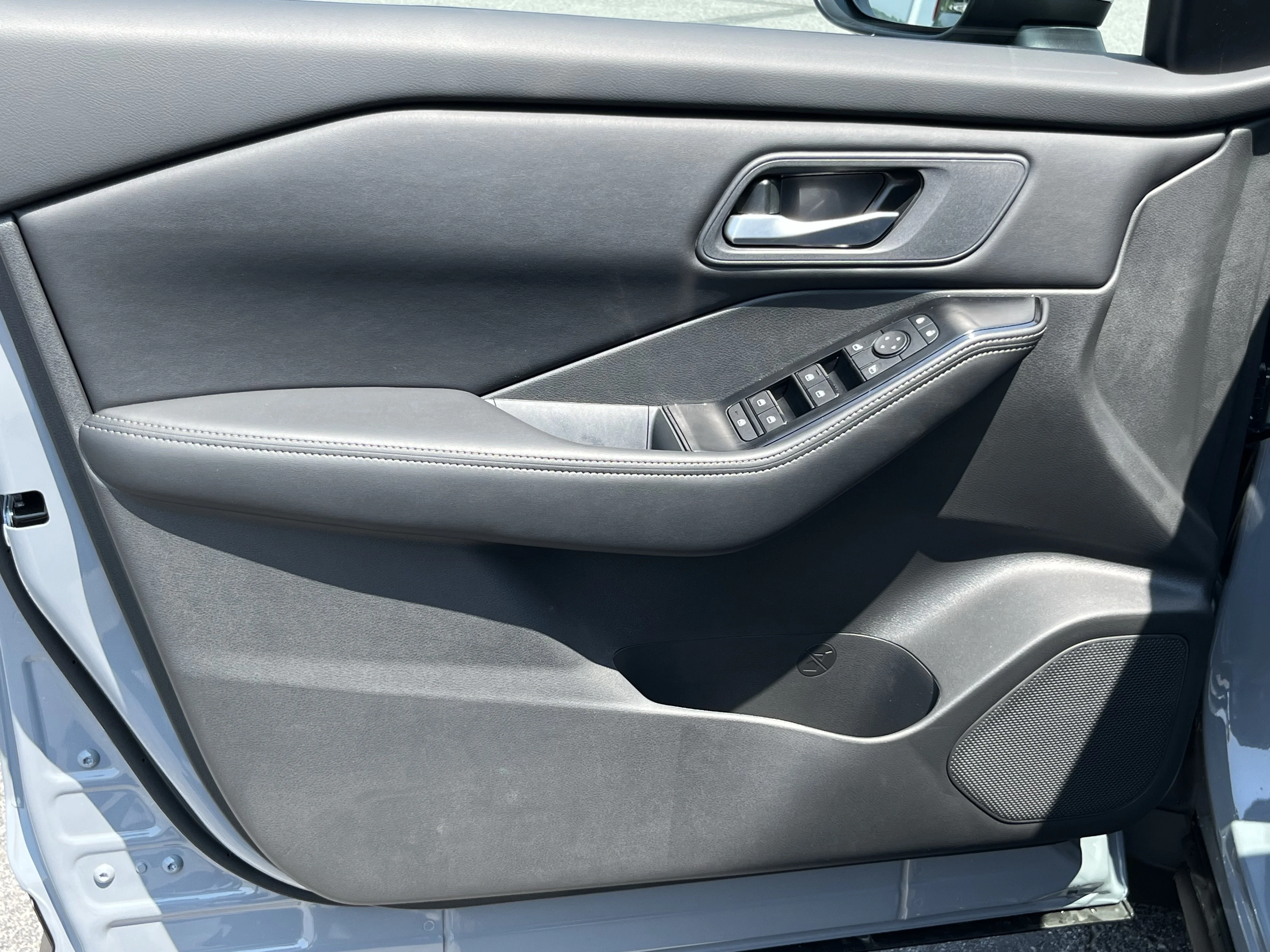 New 2026 Boulder Gray Pearl Nissan SV image 21