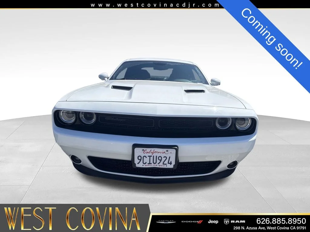 Used 2022 White Dodge SXT image 2