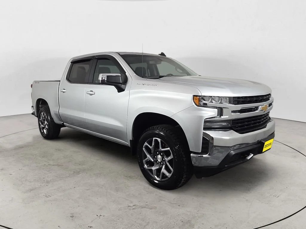 Used 2021 Silver Ice Metallic Chevrolet LT image 7