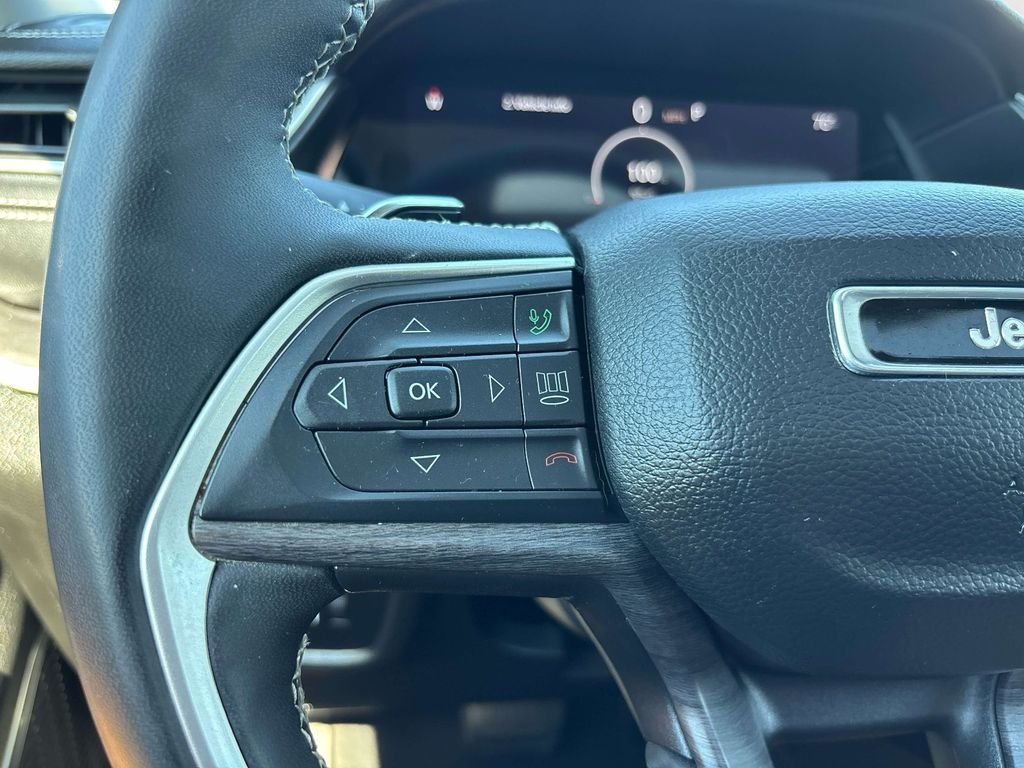 Used 2024 Silver Jeep Limited image 26