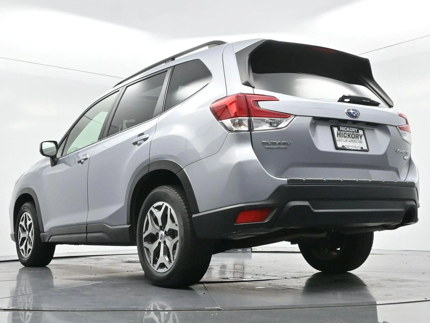 Used 2020 Ice Silver Metallic Subaru Premium image 45
