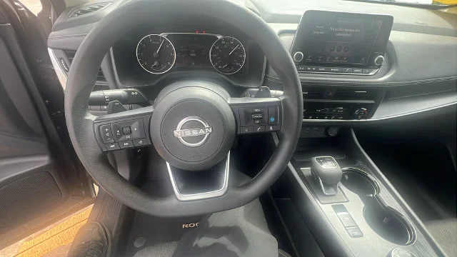Used 2024 Gray Nissan SV image 16