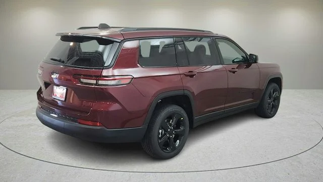New 2025 Velvet Red Pearl-Coat Exterior Paint Jeep Altitude X image 9