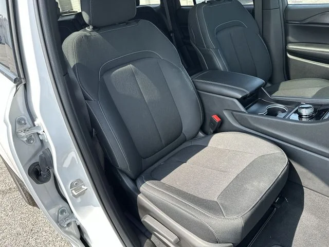 Used 2025 White Jeep Laredo X image 27