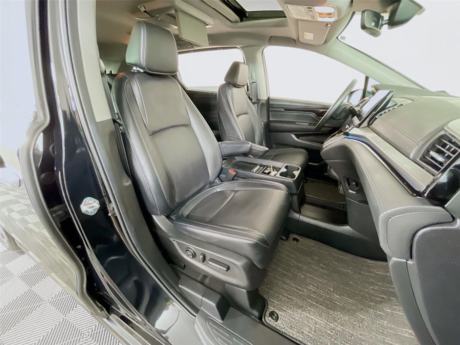 Used 2024 Crystal Black Pearl Honda Touring image 36