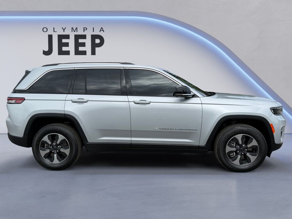 Used 2024 Silver Jeep 4xe image 6