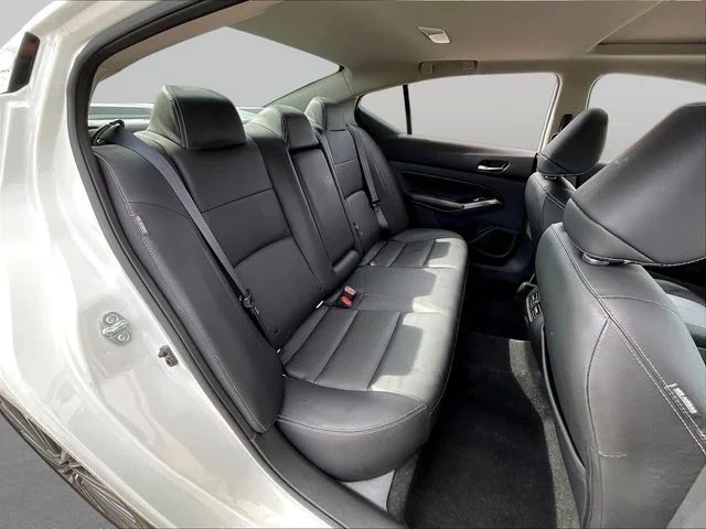 Used 2025 White Nissan 2.5 SL image 26