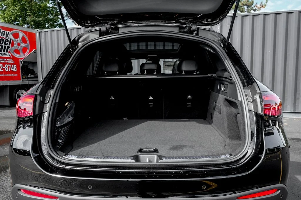 New 2027 Black Mercedes-Benz GLC 300 image 10