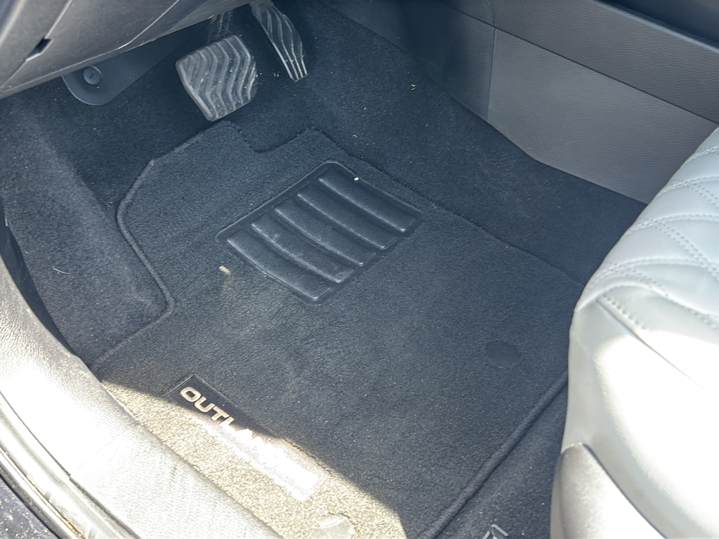 2023 Mitsubishi Outlander SEL - Photo 18