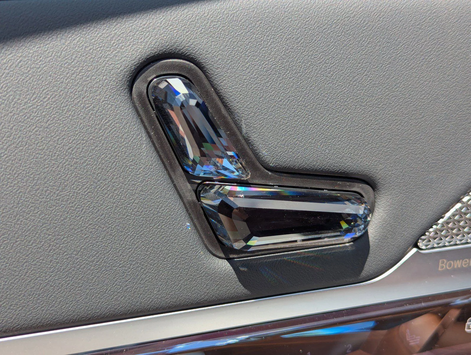 New 2026 Mineral White Metallic BMW 760i xDrive image 21