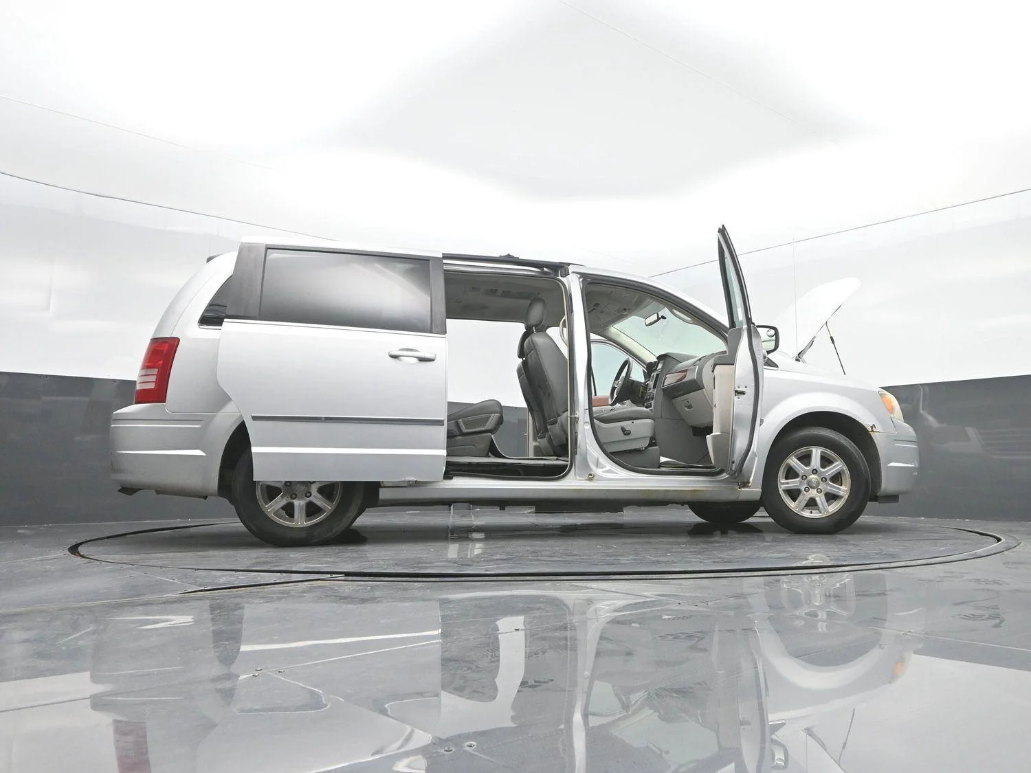 Used 2009 Bright Silver Metallic Chrysler Touring image 49