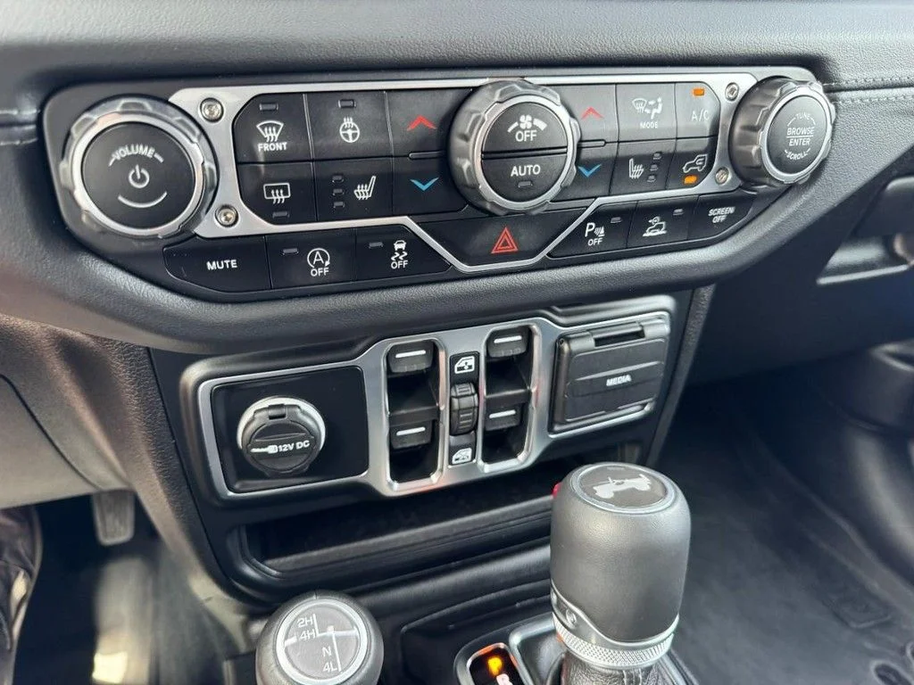 Used 2024 Blue Jeep Sahara image 19