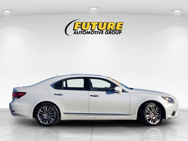 Used 2016 White Lexus 460 image 3