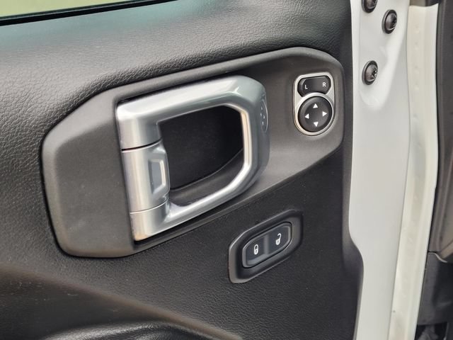 Used 2023 White Jeep Sport Altitude image 33
