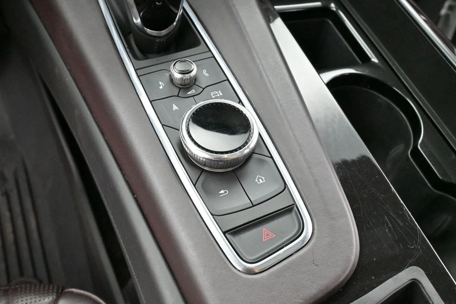 Used 2021 Crystal White Tricoat Cadillac Sport Platinum image 21