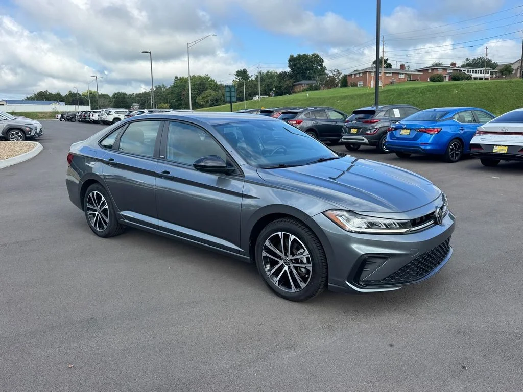 Used 2025  Volkswagen 1.5T Sport image 2