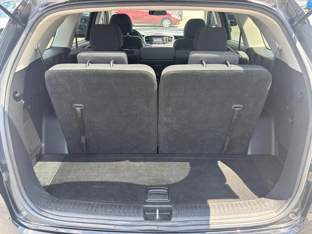 Used 2018 Black Kia LX image 26