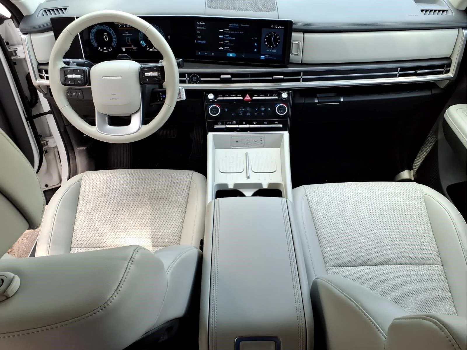 Used 2025  Hyundai SEL image 13