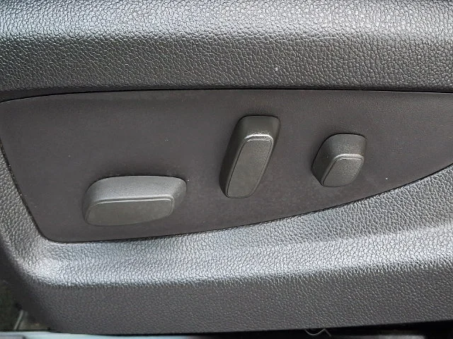 Used 2014 Silver Chevrolet LT image 26