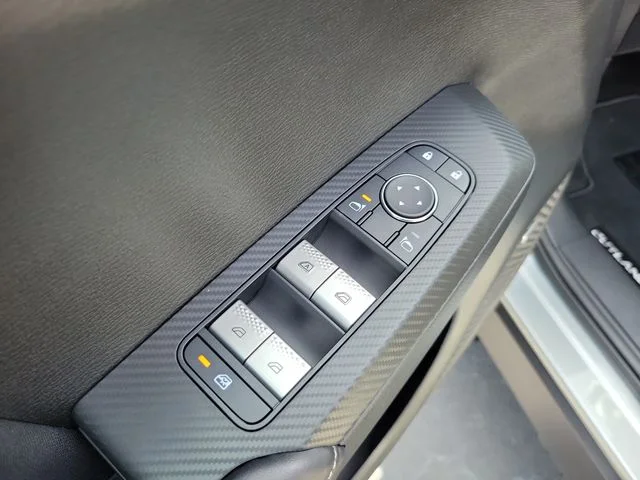 Used 2026 Silver Mitsubishi ES image 15