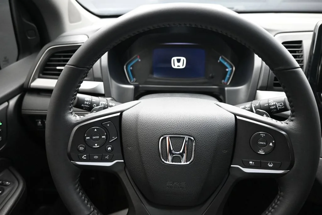 Used 2023  Honda EX-L image 21