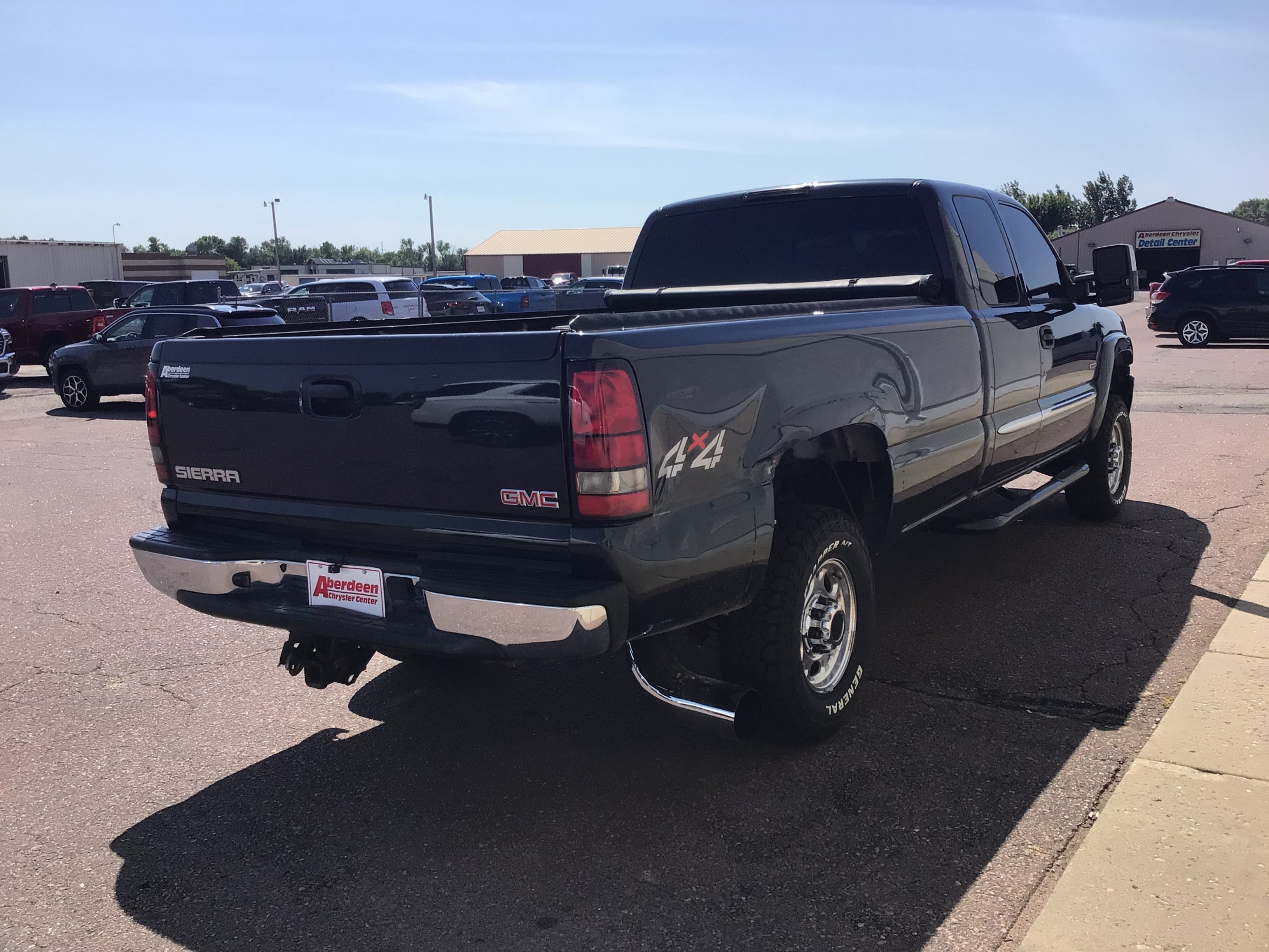 Used 2004 Black GMC SLE image 5