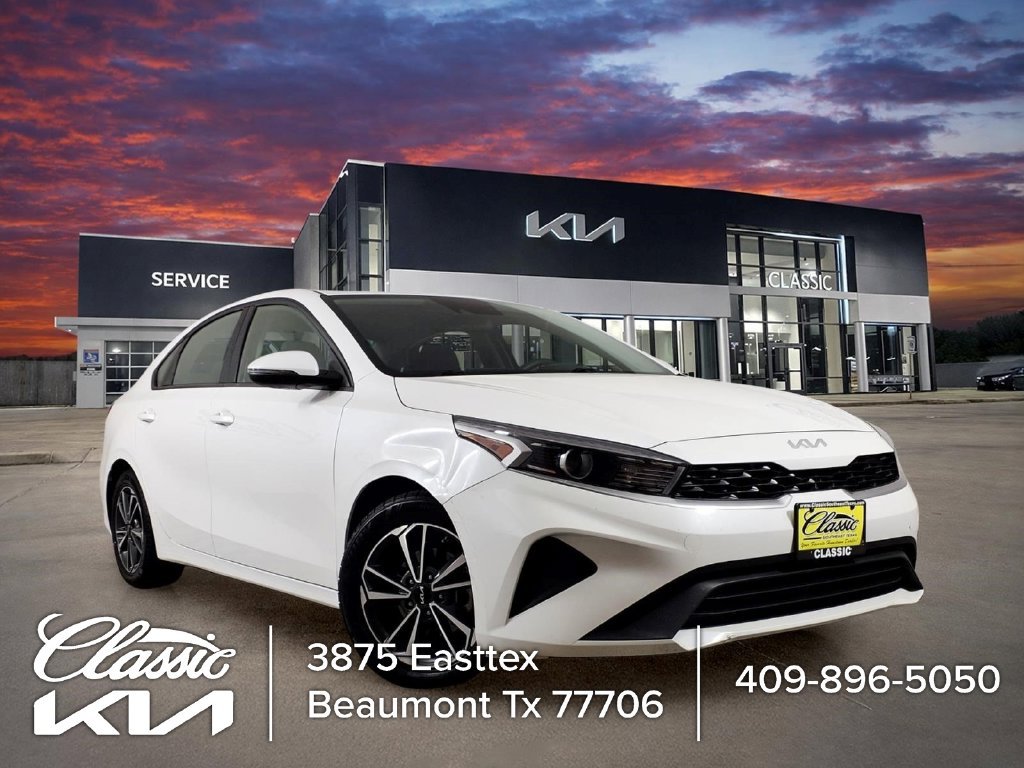 Used 2023 White Kia LXS image 1
