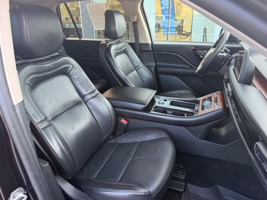 Used 2020 Black Metallic Lincoln Reserve image 24