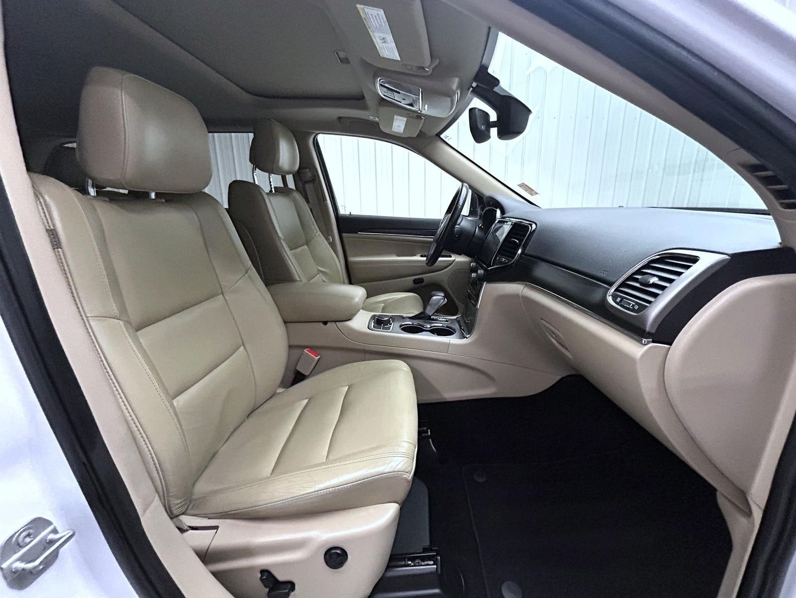 Used 2019 White Jeep Limited image 15