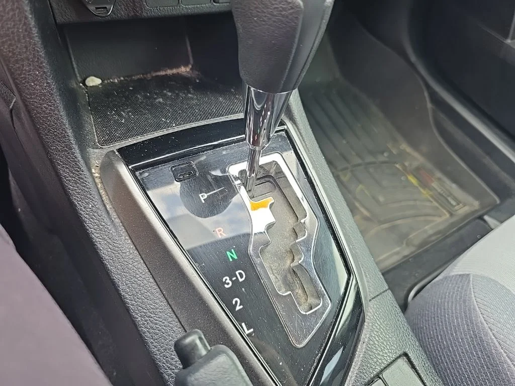 Used 2014 White Toyota L image 16