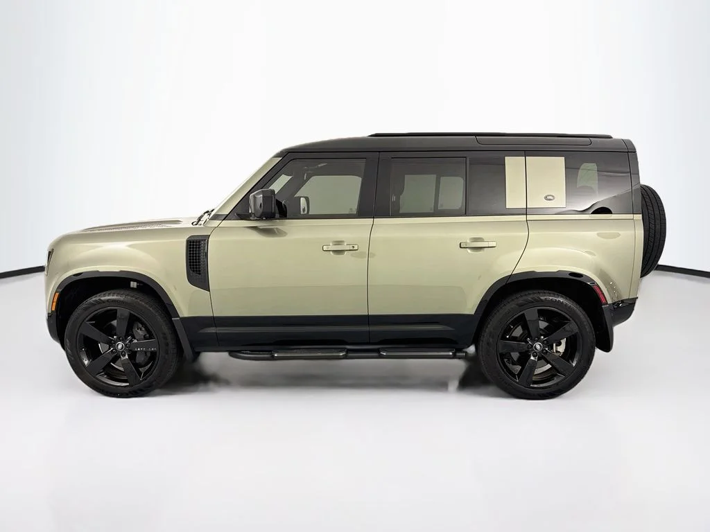 Used 2024 Green Land Rover X-Dynamic SE image 8