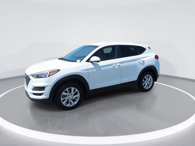 Used 2019 White Hyundai SE image 4